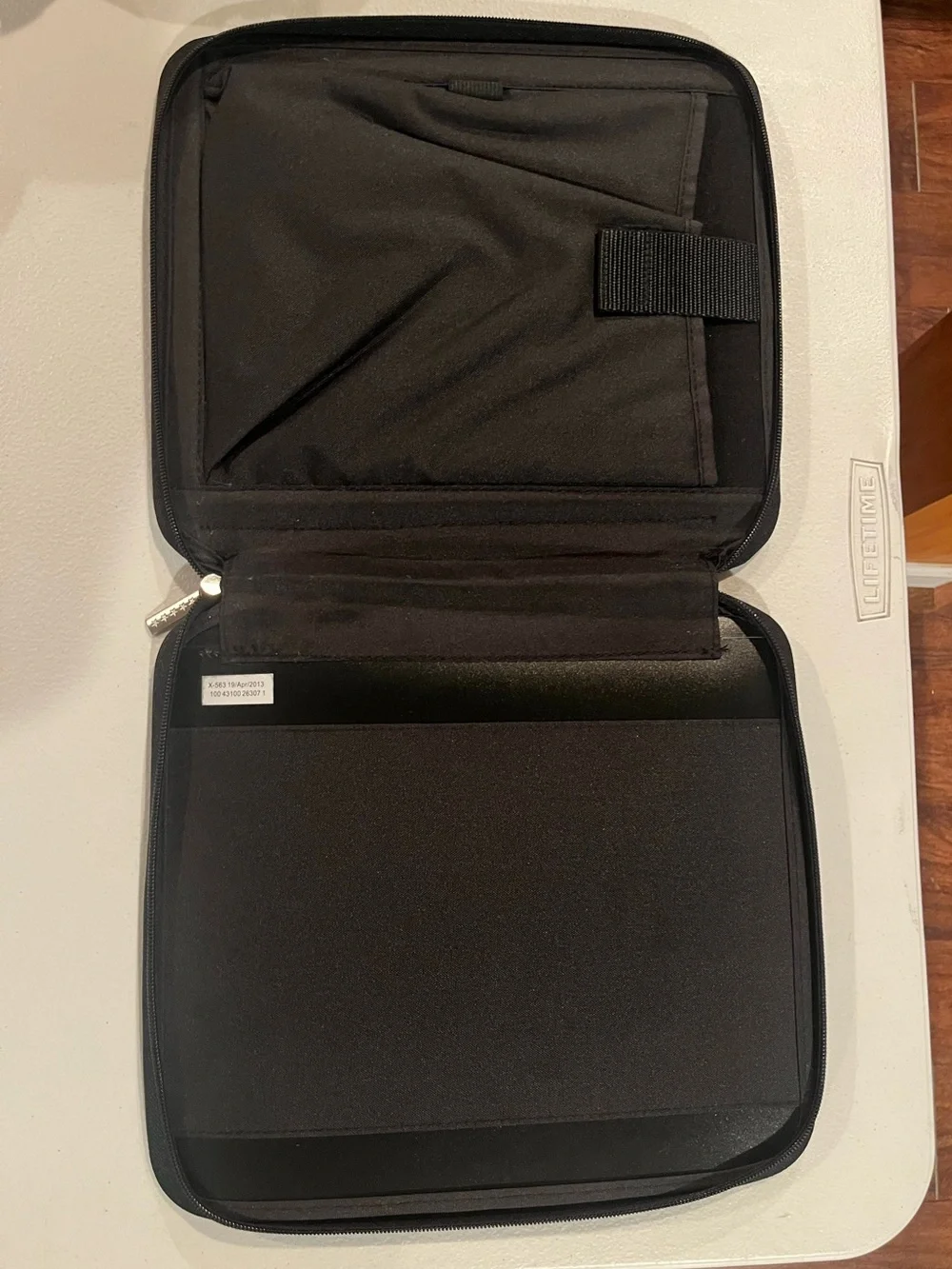 Five Star Black Tablet & eReader Sleeve with Zipper